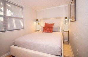 2 bedrooms, iron/ironing board, free WiFi, bed sheets - Island Breeze 14 - 2 Beds, Beach Access and Pool by The Bay & Key Collection (Englewood)