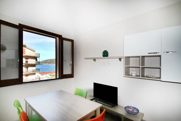 Dining -  Casa Lucia is a recently renovated apartment located in the marina area of Santo Stefano di Camastra, the coastal village known for its artistic ceramics. The location is ideal: just a few steps from the beach, the small port, and the train station, wit (SANTO STEFANO DI CAMASTRA - ME)