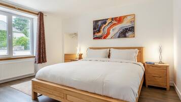 2 bedrooms, travel cot, free WiFi, bed sheets