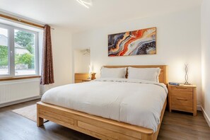 Travel cot, free WiFi, bed sheets - 2 Bed in Inverness (oc-b32706) (Inverness)