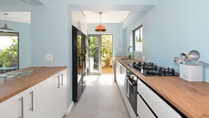 茶具/咖啡用具、冰箱、微波炉、烤箱