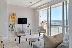 TV, offices - Modern 1-Bed V&A Waterfront | Canal & Harbor Views (Cape Town)