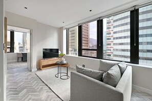 TV, offices - Stylish 1-Bed Foreshore Apt | Modern Comfort & Views (Cape Town)