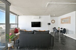 TV, offices - Modern Living | Mountain&Ocean View |100m to Beach (Cape Town)