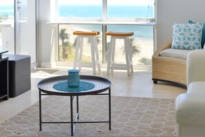 TV, offices - Top-Floor 2-Bed Beachfront | Sunny Camps Bay Views (Cape Town)