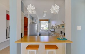 Fridge, microwave, oven, stovetop - Top-Floor 2-Bed Beachfront | Sunny Camps Bay Views (Cape Town)