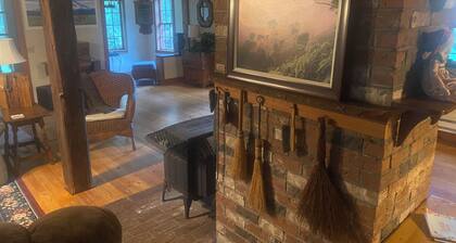 Tremendous 3-bedroom bungalow in welcoming Yelm perfect for a rustic getaway