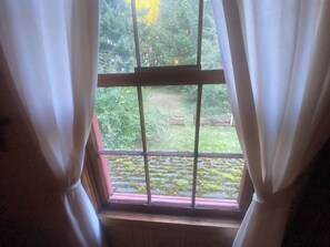 Interior - Tremendous 3-bedroom bungalow in welcoming Yelm perfect for a rustic getaway (Yelm)