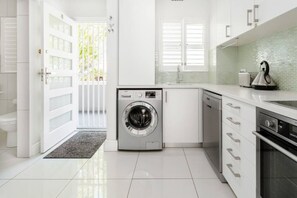 Fridge, microwave, oven, stovetop - Sea Point Oasis|250m to Ocean, Sunsets & Promenade (Cape Town)