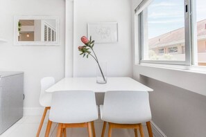 Dining - Sea Point Oasis|250m to Ocean, Sunsets & Promenade (Cape Town)