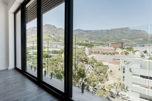 Interior - Designer 3 Peaks Apt|Stunning Table Mountain Views (Cape Town)
