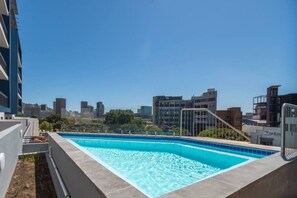 Pool - Designer 3 Peaks Apt|Stunning Table Mountain Views (Cape Town)