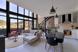 Fernseher, Kamin, Arbeitsbereiche
