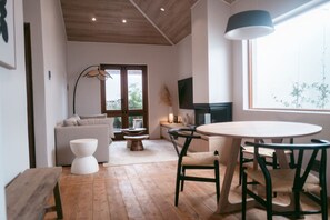 TV, fireplace, offices - Serene Oasis | Nestled Under Table Mountain (Cape Town)