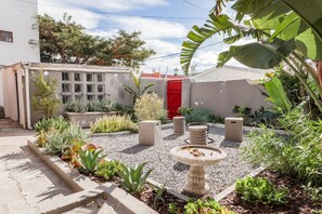 Property grounds - Spacious 3-Bed | Sunlit Comfort & Power Backup (Cape Town)