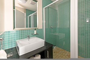 Hair dryer, towels - 6th Floor - 3Bed City Center | Spacious & Secure (Cape Town)