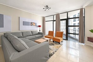 TV, offices - 6th Floor - 3Bed City Center | Spacious & Secure (Cape Town)