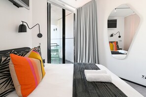 Free WiFi, bed sheets - The Flamingo | One Bed | Sea Point Promenade (Cape Town)