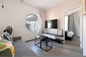 TV - The Flamingo | One Bed | Sea Point Promenade (Cape Town)