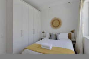 Desk, iron/ironing board, free WiFi, bed sheets - Modern 2-Bed Green Point Haven | Stylish & Central (Cape Town)