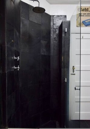 Hair dryer, towels - Spacious 3 Bedroom Home | Green Point (Cape Town)