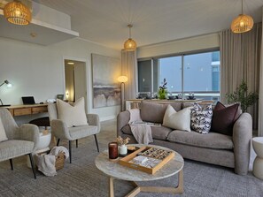 Living area - Spacious 2Bed Harbor Haven | V&A Waterfront Canals (Cape Town)