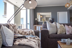 TV, offices - Spacious 2Bed Harbor Haven | V&A Waterfront Canals (Cape Town)