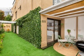 Outdoor dining - Cosy One Bed | Table Mountain (Cape Town)
