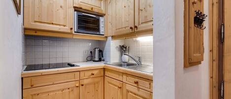 Kjøleskap og oppvaskmaskin