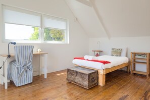 Desk, iron/ironing board, free WiFi, bed sheets - Green Point| Peaceful Retreat | Off-Grid (Cape Town)