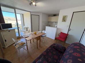 TV - 2-Room Apartment in Narbonne Plage (Narbonne)
