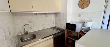 Fridge, microwave, stovetop, coffee/tea maker