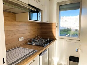 Fridge, stovetop - 2-room apartment in La Grande Motte for 3 people - Direct beach access (La Grande-Motte)