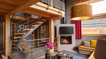 TV connectée, cheminée, baby-foot, table de tennis de table