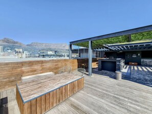Terrace/patio - Two Bedroom | Green Point | Rooftop Pool & BBQ (Cape Town)