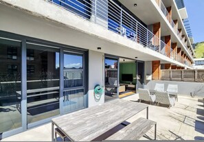 Outdoor dining - Two Bedroom | Green Point | Rooftop Pool & BBQ (Cape Town)