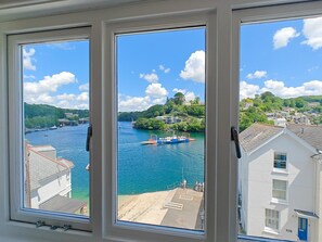 Interior - 4 Bed in Fowey (oc-l32744) (Fowey)