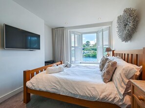 Travel cot, free WiFi, bed sheets - 4 Bed in Fowey (oc-l32744) (Fowey)