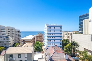 Exterior - Elegant Sea Point Retreat | Splendid Views | Wifi (Cape Town)