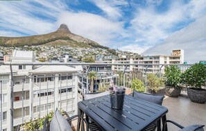 Outdoor dining - 2 Bed Loft | Sea Point | Views (Cape Town)