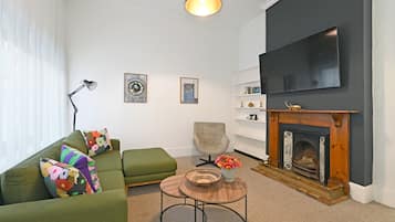 TV, fireplace, offices