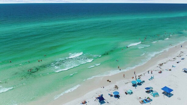 A beach with clear turquoise waters and a sandy shore. - 🏖️🎮🎲Lakefront | Private Pool | A Gamer's Getaway | Destin to Relax (Destin)