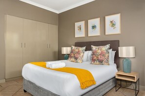 Desk, iron/ironing board, free WiFi, bed sheets - Sea Point Oasis | Private Garden | Pool, Gym and BBQ (Cape Town)