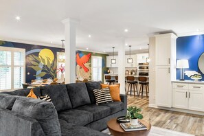 Smart TV, chimenea, videojuegos, oficina