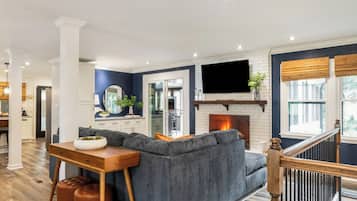 Smart TV, caminetto, videogiochi, studio