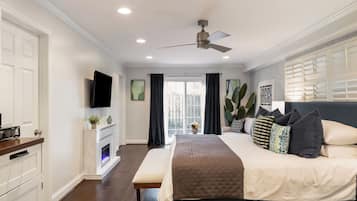 4 chambres, bureau, fer et planche à repasser, lit parapluie