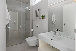 Hair dryer, towels - One Bedroom | Green Point | Spacious (Cape Town)