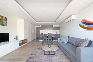 TV, offices - One Bedroom | Green Point | Spacious (Cape Town)