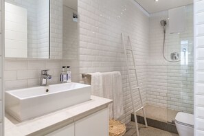 Hair dryer, towels - Ocean Front Apartment w/Sea Views (Pleasant Ways) (Cape Town)