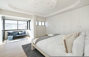 Desk, iron/ironing board, free WiFi, bed sheets - Spacious 3 Bed Apartment | Sea Point | Ocean views (Cape Town)
